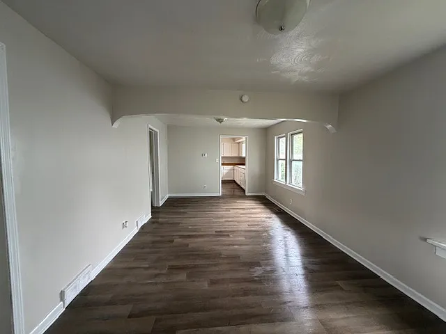 208 S Bendix Dr — Photo 2