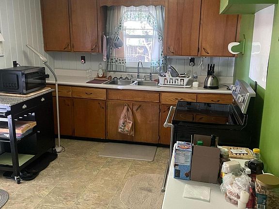 5th image of 658 Griffith Ave