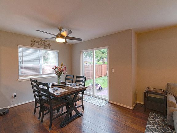 Dining Area, Slider that leads to fenced in back yard.
