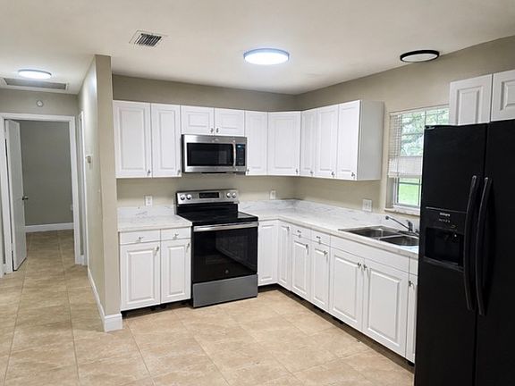 3rd image of 6033 Pine Ln