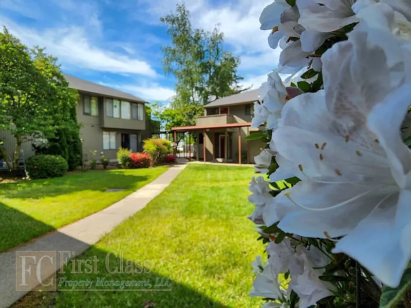 2 bed, 1.0 bath, 950 sqft, $1,445 — Photo 1