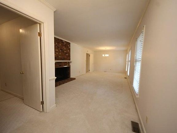 2nd image of 501 Greenbrier Dr