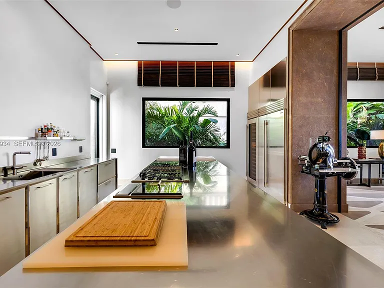 200 W Rivo Alto Dr — Photo 32