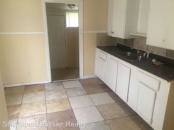 3rd image of 3819 Conway St