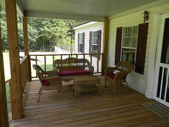 3rd image of 200 Dogwood Cir