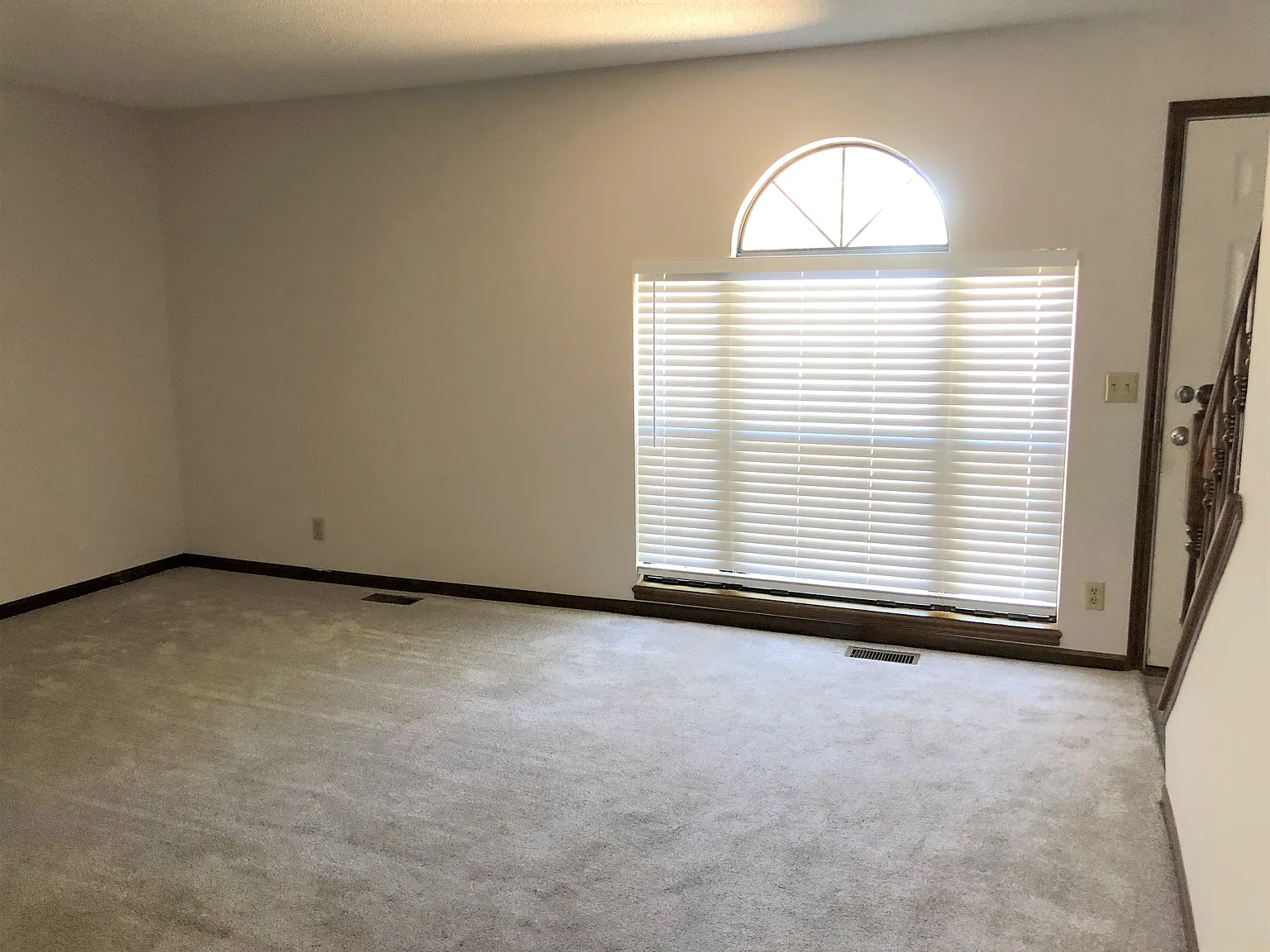 2 bed, 1.5 bath, 1040 sqft, $1,240 — Photo 4