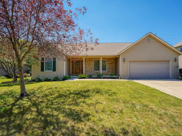 1453 Hickory Gate Dr, Marysville, OH 43040