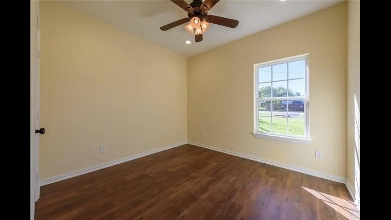 9014 Winterset Ave — Photo 1