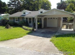 15 Nottingham Ln, Inglis, FL 34449