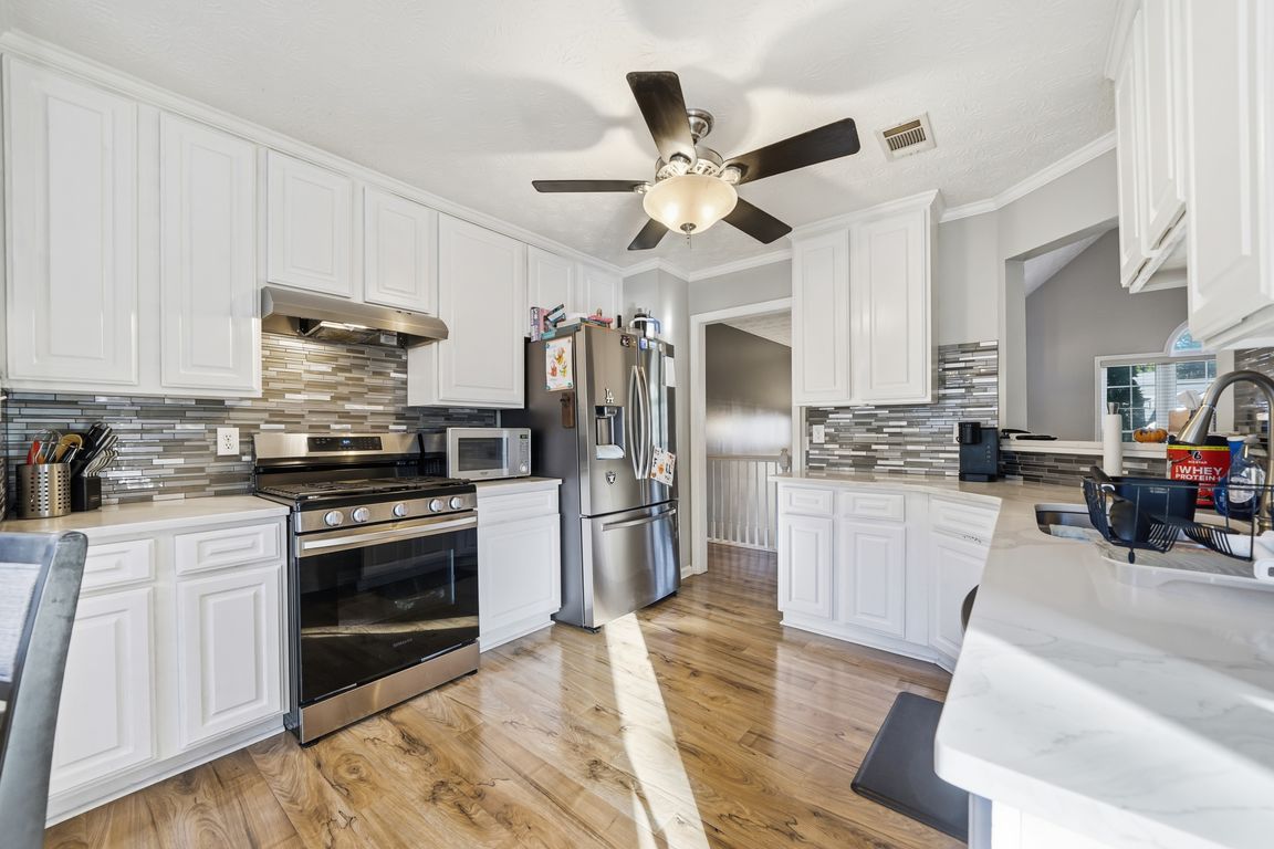 next background image