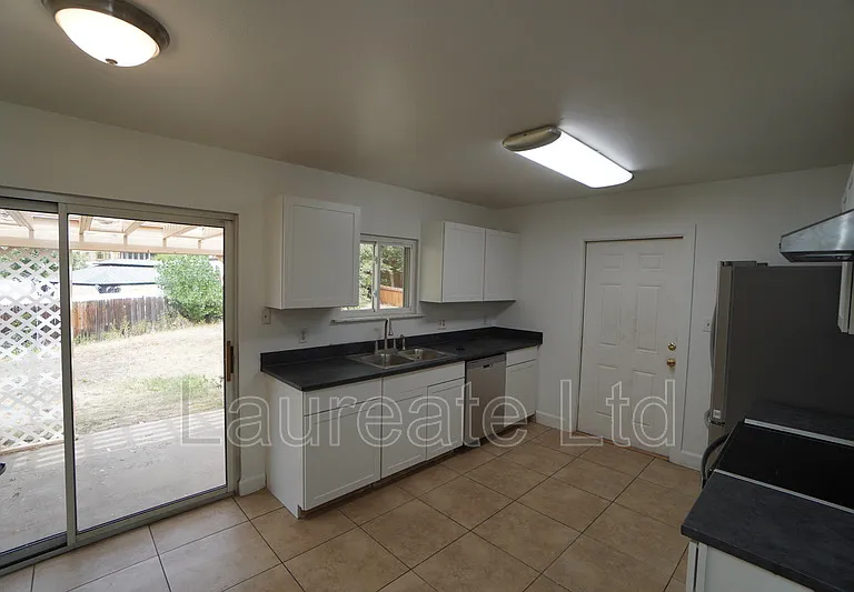 11536 E Center Dr — Photo 5