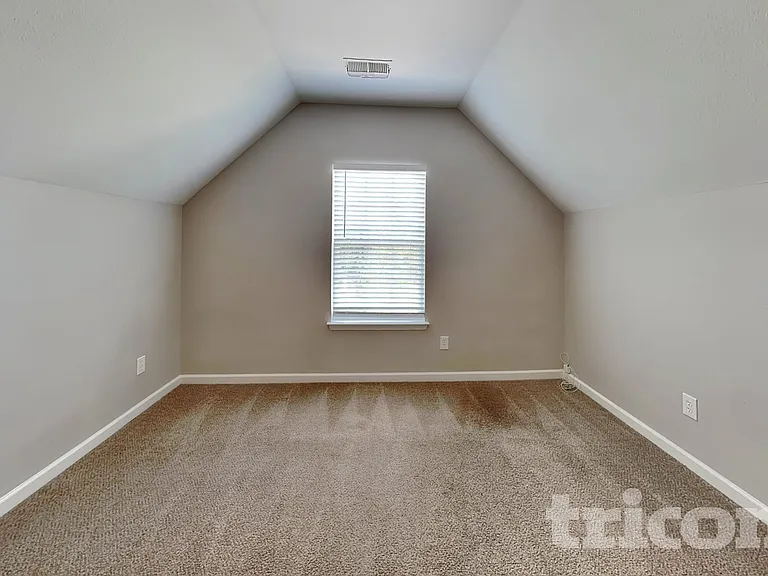 1129 Hawick Dr — Photo 16