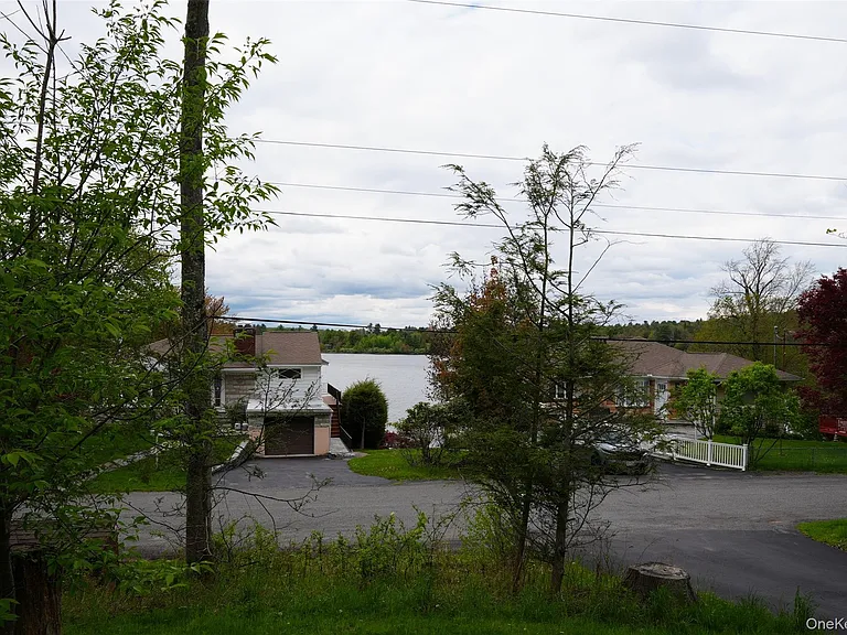 180 Winston Dr — Photo 10