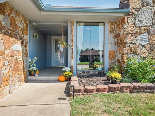 326 Cedar Bend Dr, Midwest City, OK 73130