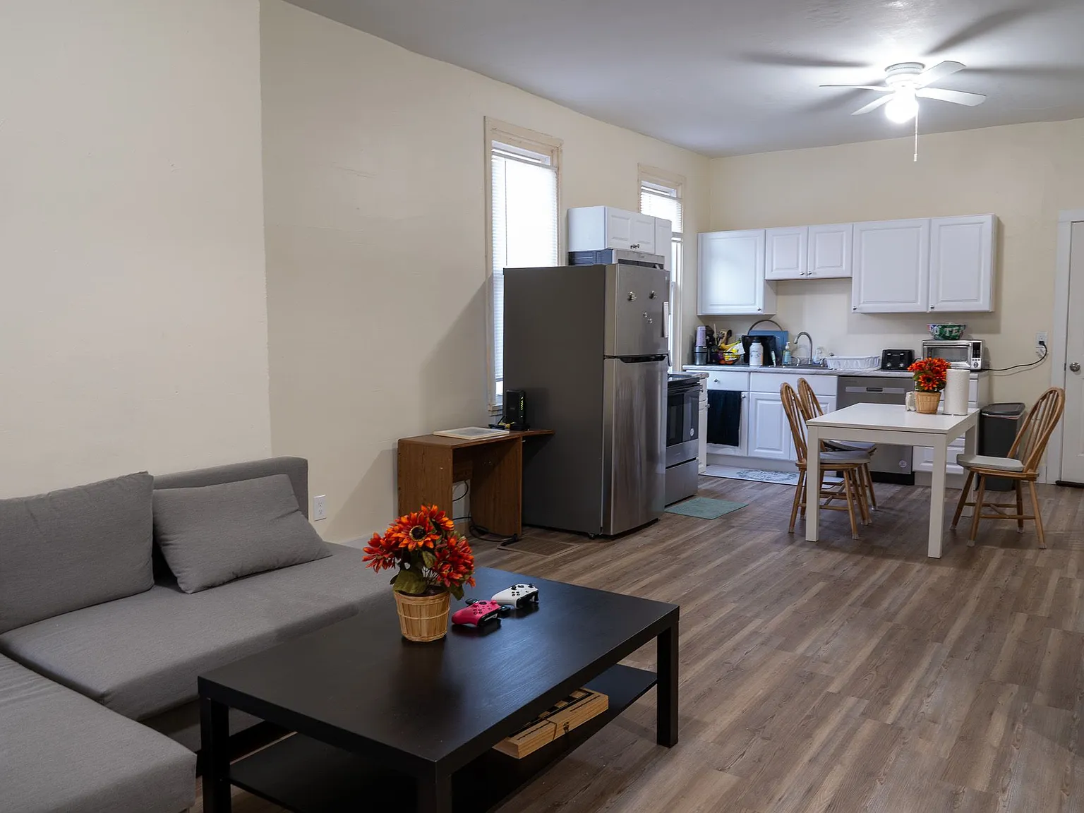4 bed, 2.5 bath, 2250 sqft, $680 — Photo 4