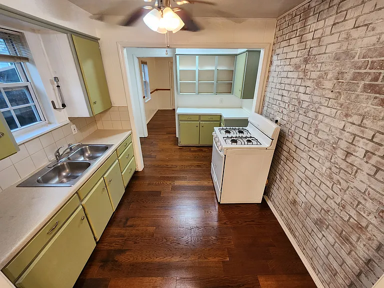917 E Beverly St — Photo 7
