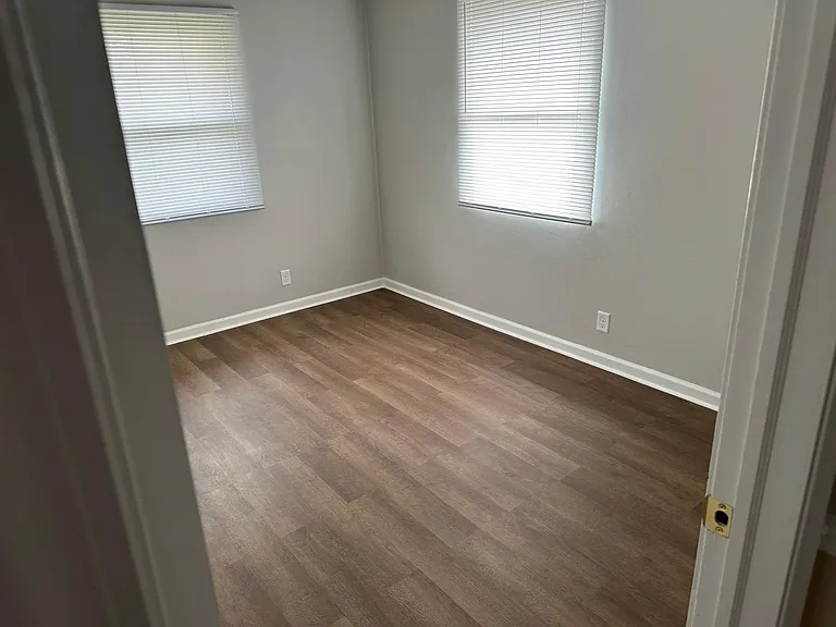 564 N Indiana Ave #1-2-8 — Photo 24