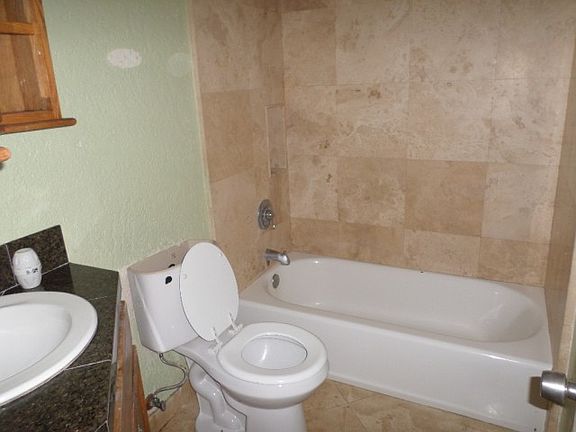 5th image of 11817 Earlham St