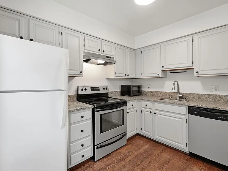 541 Colecroft Ct — Photo 10