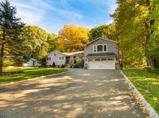 10 Oak Ln, Randolph, NJ 07869