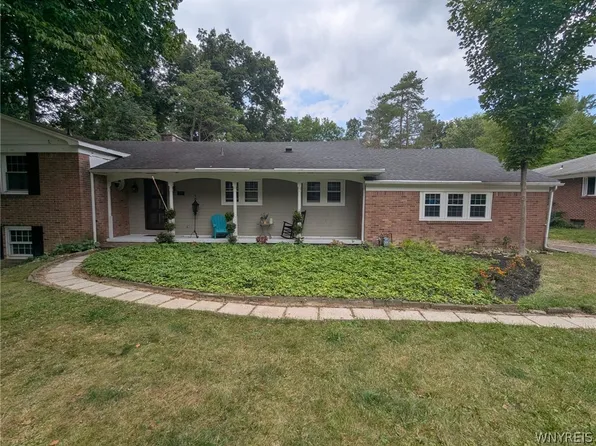 20 Nieman Dr, Orchard Park, NY 14127