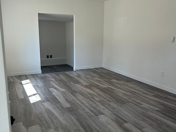 3rd image of 431 4th Ave NE