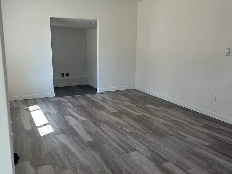 431 4th Ave NE — Photo 3