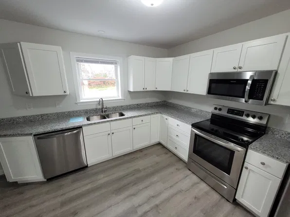 10 Juniper Ln, Levant, ME