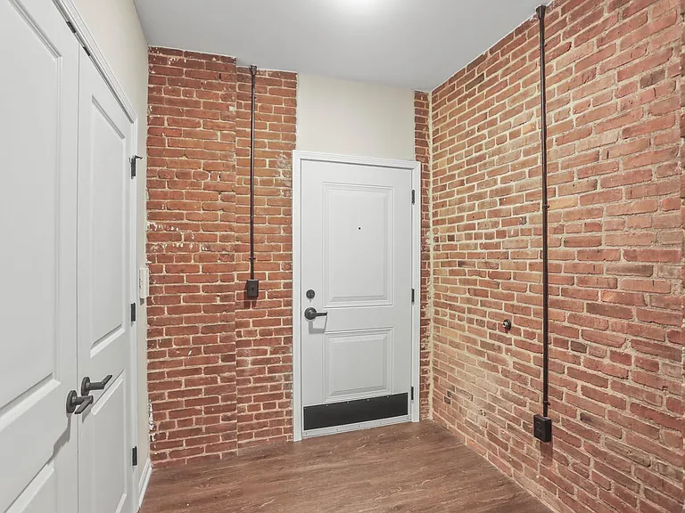 Lombard Commons — Photo 10