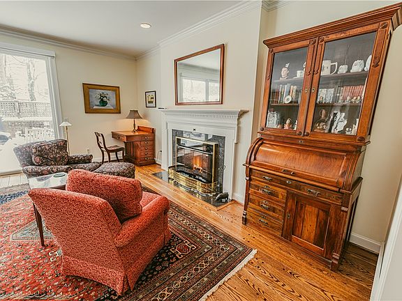 3rd image of 44 East Blvd