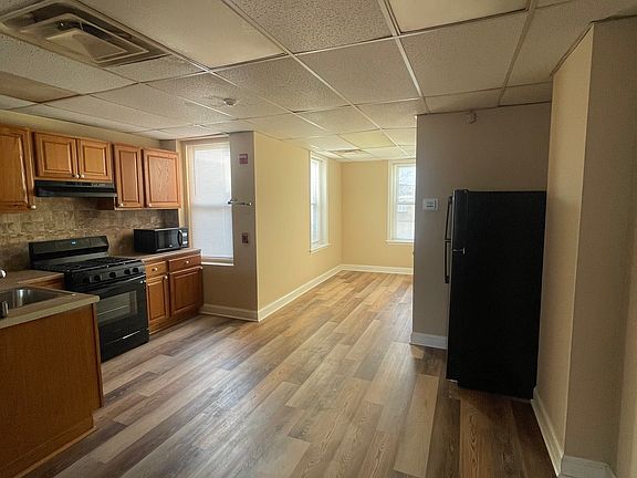 2nd image of 327 Dekalb St #2