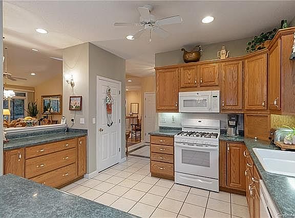 2nd image of 103 Fairway Knoll Dr