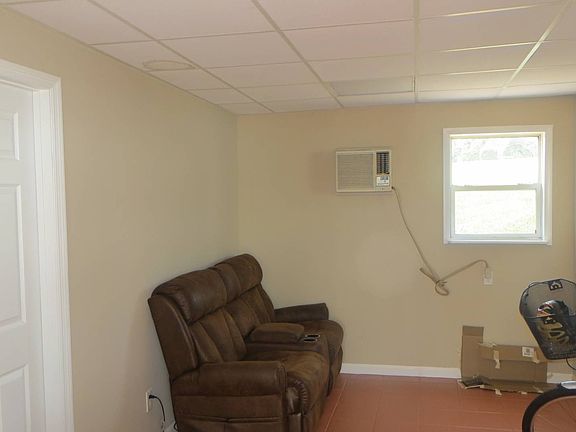 5th image of 243 Augusta Ave