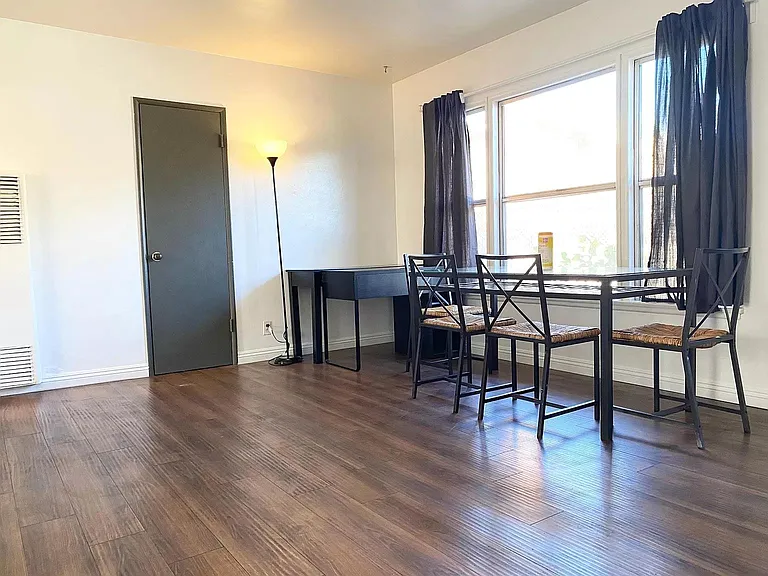 2021 Cloverfield Blvd — Photo 9