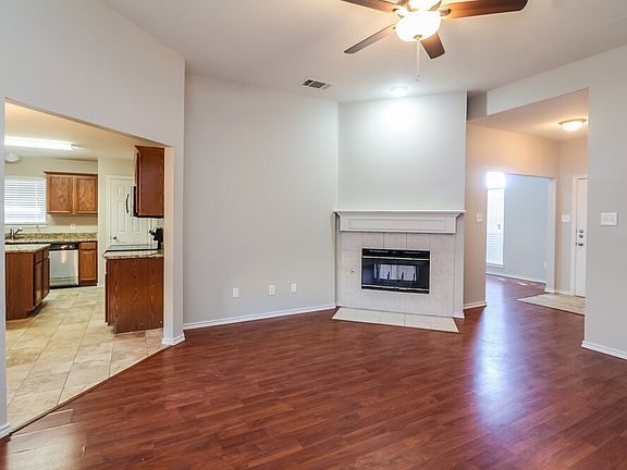 4th image of 1404 Doris Dr