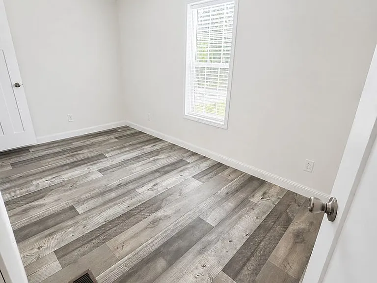 2484 Siam Rd — Photo 12