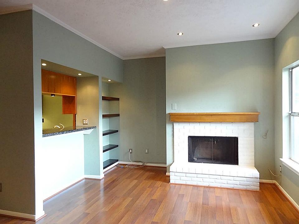 1st image of 702 Bering Dr APT L