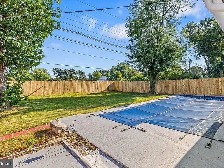 12 Holbrook Ln — Photo 31