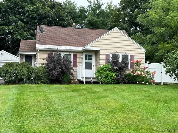 31 Sherrill Ln, New Hartford, NY 13413