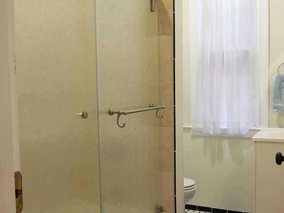5th image of 405 West St Unit 2