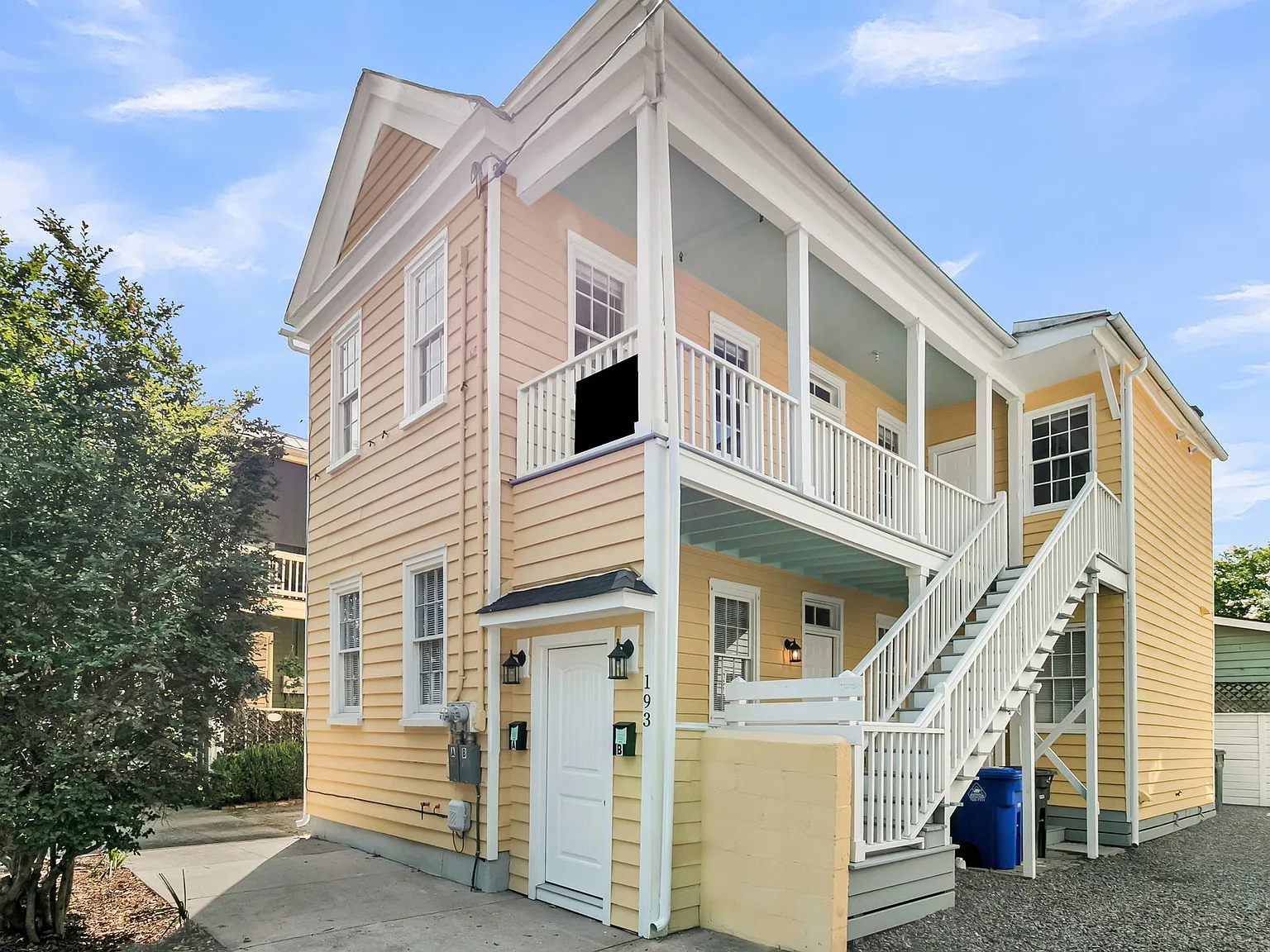 2 bed, 725 sqft, $3,000 — Photo 1