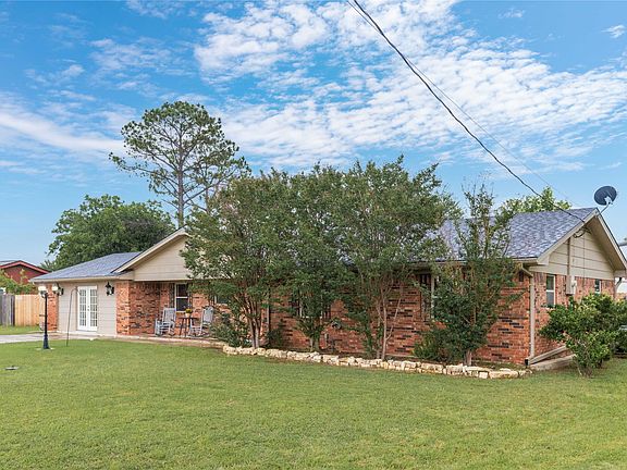 3rd image of 205 Longhorn Dr