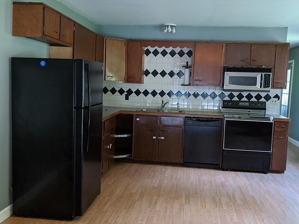 Spacious kitchen/great room