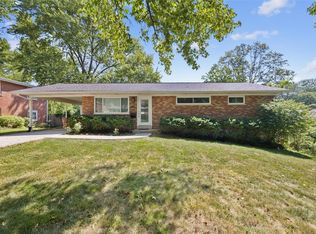 806 Blossom Ln, Saint Louis, MO