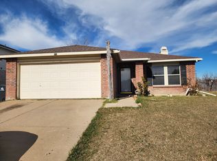 931 Medina Dr, Arlington, TX 76017