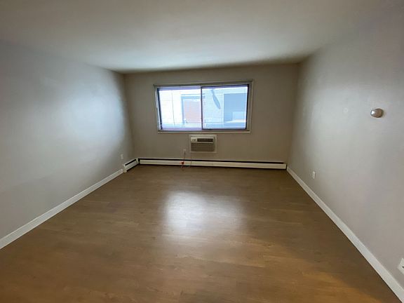 5th image of 2019 N Farwell Ave #216