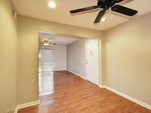 4th image of 102 Algiers Ct #24