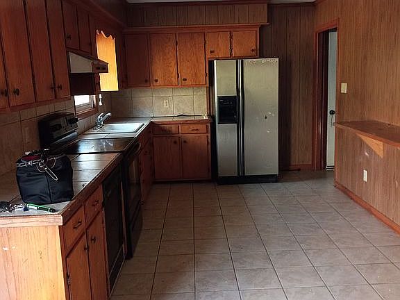 2nd image of 920 Keller Ln