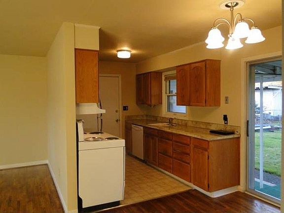 3rd image of 4704 Wintler Dr