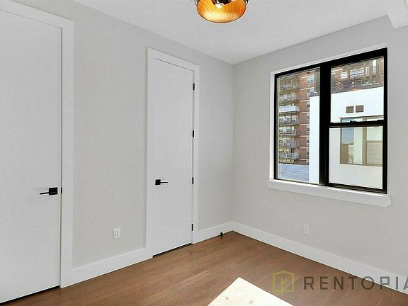 3rd image of 90 Manhattan Ave #3M